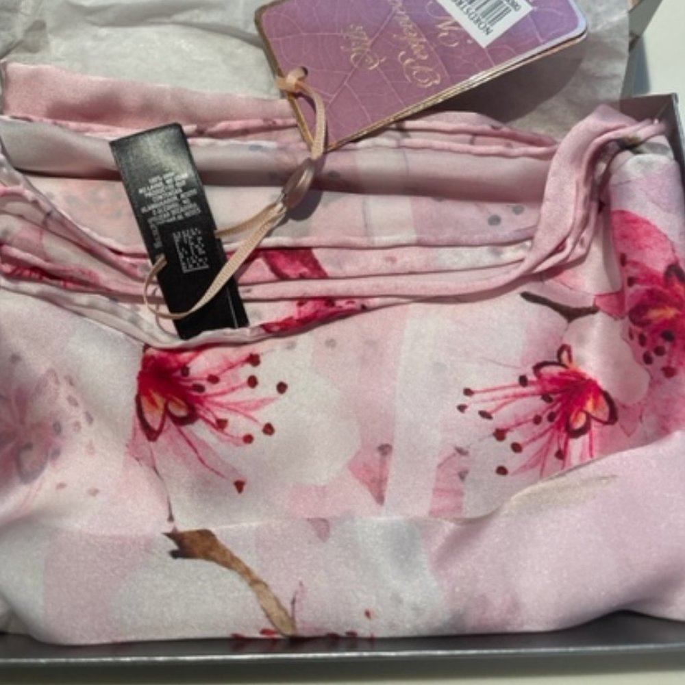 Ted Baker London 100% Soft Blossom Pink Silk Scarf new with tags 70 x 24 inches